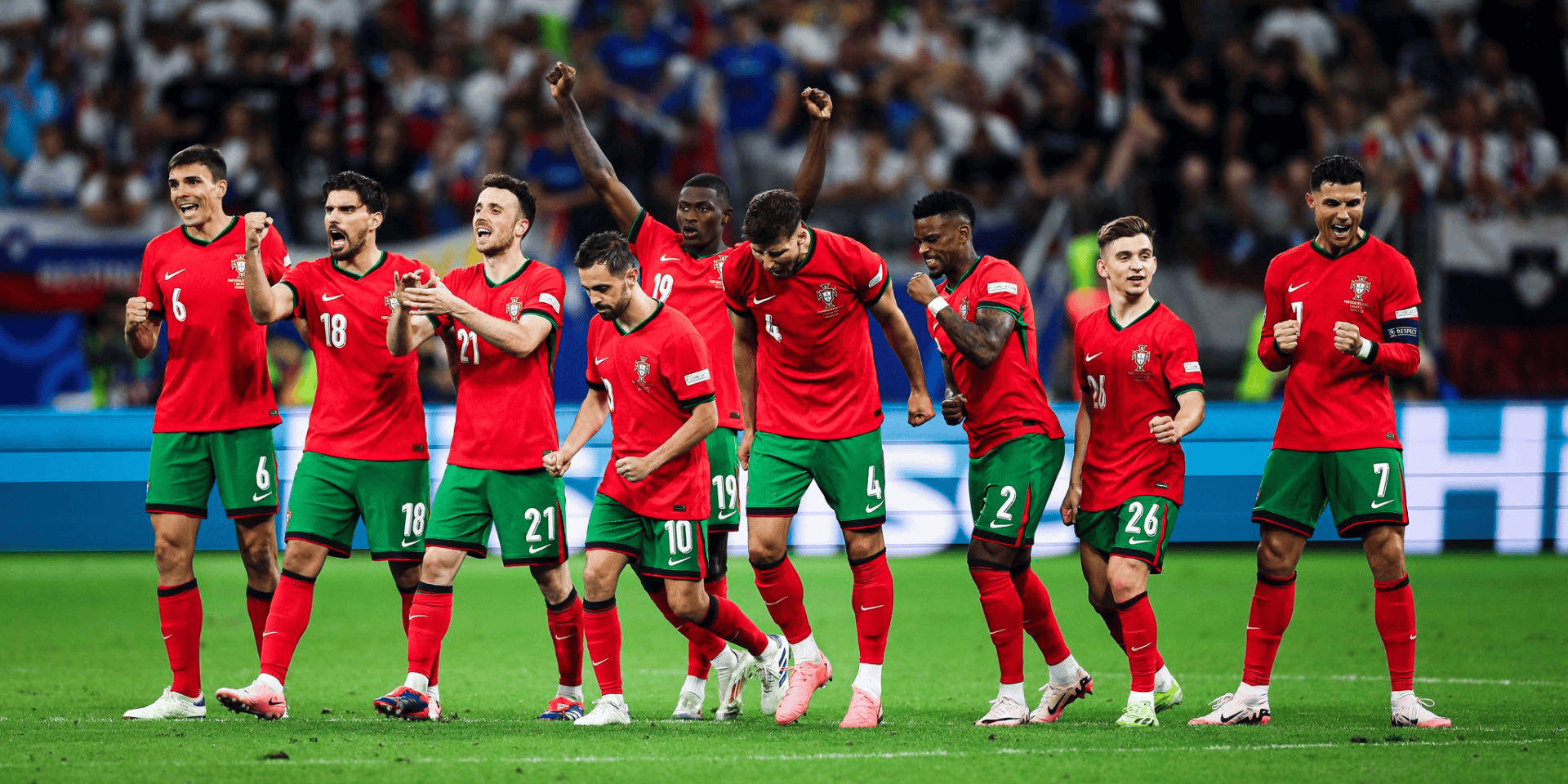 荷兰队主场完胜葡萄牙,成功晋级下一轮 荷兰队主场完胜葡萄牙,成功晋级下一轮