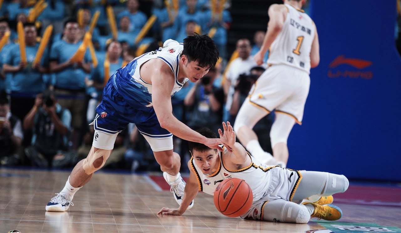 辽宁男篮成功逆转,取得连胜势头 辽宁男篮成功逆转,取得连胜势头