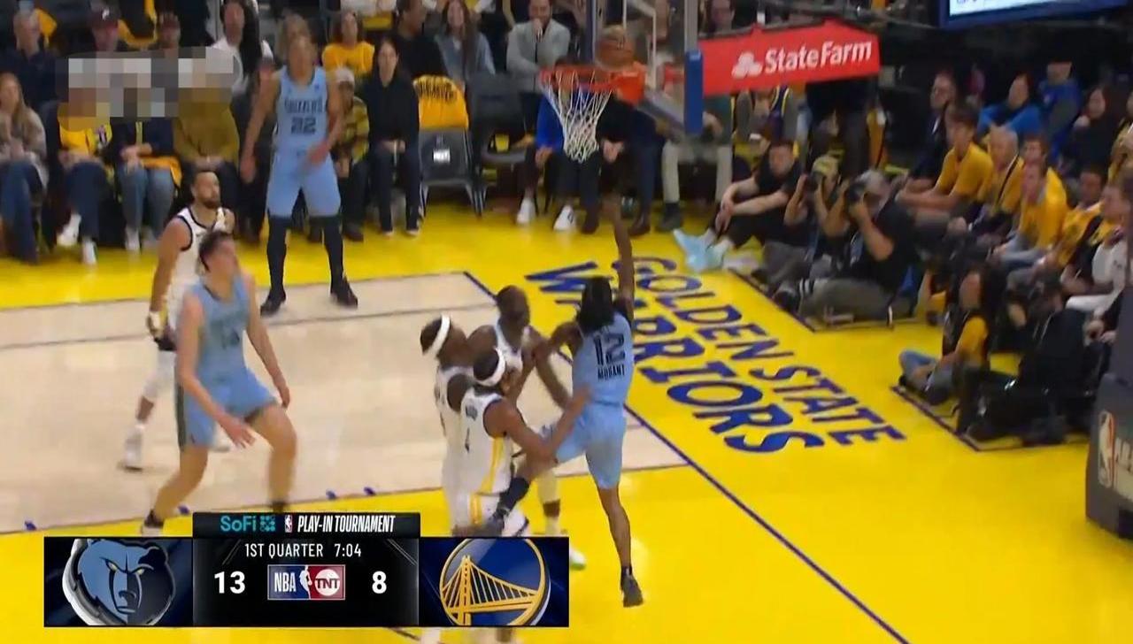 超级巨星现身,球队轻松击败对手轰动全场!的简单介绍 超级巨星现身,球队轻松击败对手轰动全场!的简单介绍