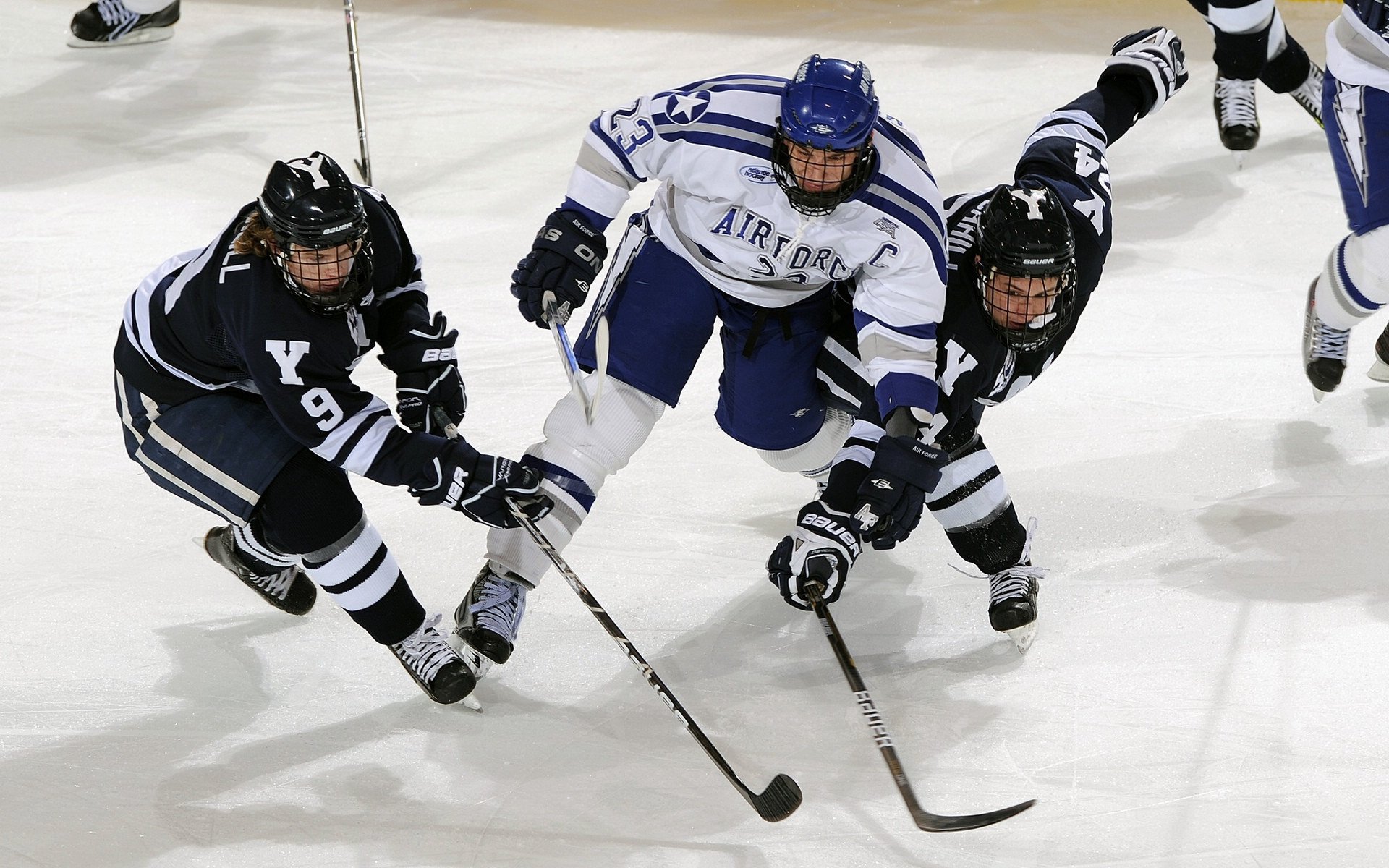 赛道与球场，当F1新赛季揭幕战遇见NBA压哨绝杀